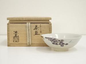 遊虎造　色絵葡萄文様茶碗（共箱）